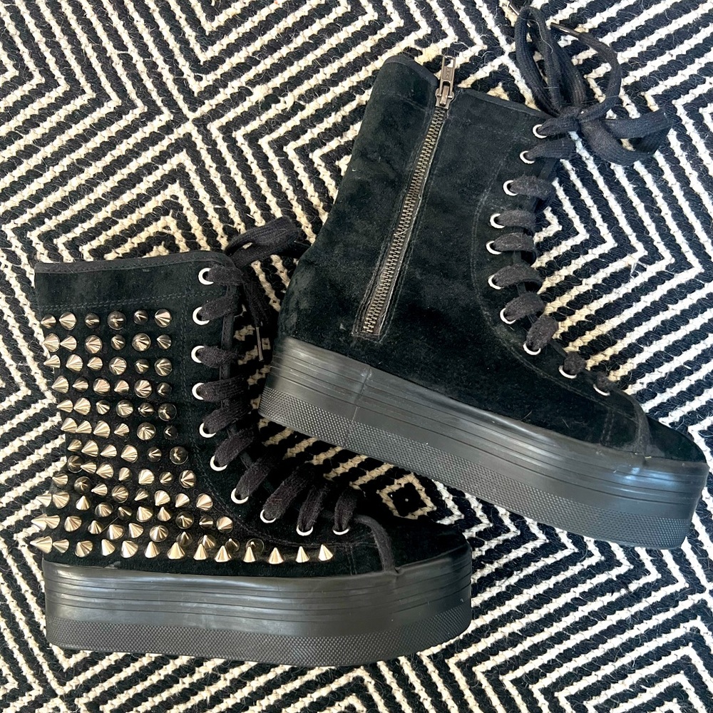 JC platforms with metal spikes
